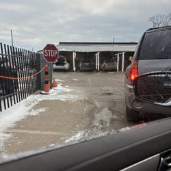 Hood's Tire Service - Long line, yet fast !