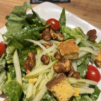 FD's Grillhouse - Signature salad - American Near Me - Tyler, Texas
