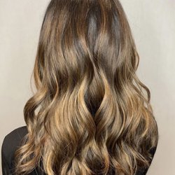 Salon Khouri - Dulles - Dec. 28, 2018 - Full highlight and beachy waves :) By: Carlee Apostolakis