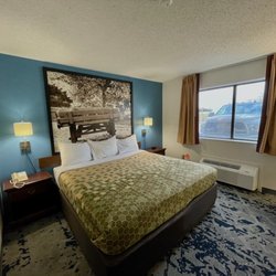 Rodeway Inn Near I-35 Lamoni - Non - Smoking King Bed Room