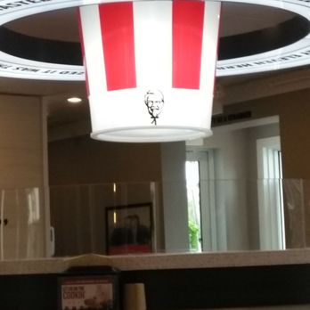 KFC - Cute ambiance in middle of dining area - Chicken Shop Near Me - Deerfield Beach, Florida