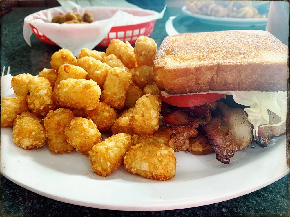 TUCK POINT BAR & GRILL Updated June 2024 101 S Main St, Ravenwood