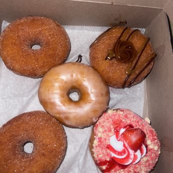 GROUNDS DONUT HOUSE - Updated November 2025 - 212 Photos & 67 Reviews