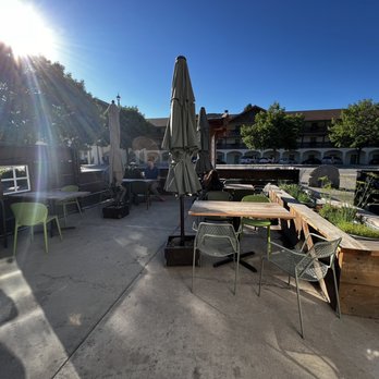 Argonaut Coffee & Biscuits - Outdoor seating - Coffee & Tea Near Me - Leavenworth, Washington