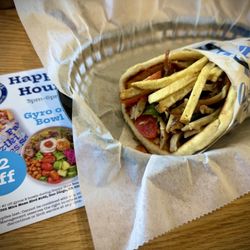 Nick The Greek - Chicken Gyro Pita