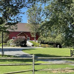 Bottoms Up Tours - Sunset Hills Vineyard