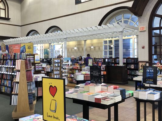 Barnes & Noble by null