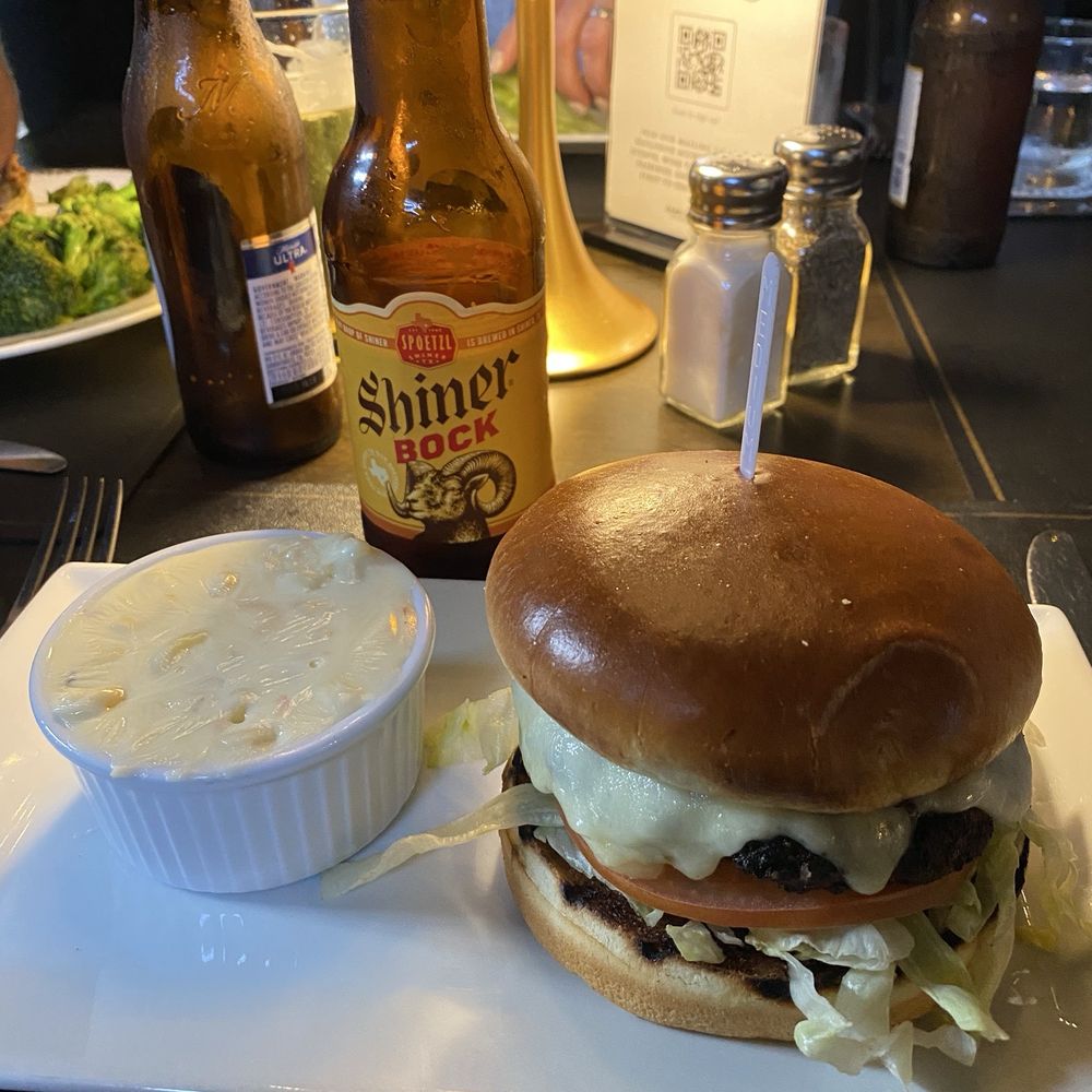 Ocho Dos Dos - bison burger with pimento mac n cheese that - Cocktail Bars Near Me - Del Rio, Texas