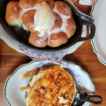 Maison Pickle - Pull Apart Honey and Butter Bread  SMALL Classique Mac & Cheese - Cocktail Bars Near Me - New York, New York