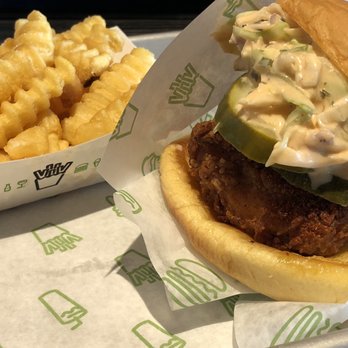 Shake Shack Winter Park - Spicy chicken sandwhich - Burgers Near Me - Winter Park, Florida