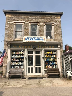 Grannie's Cookie Jars & Ice Cream Parlor by null