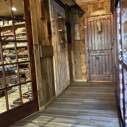 The Perfect Ash - Door to members only & bathrooms