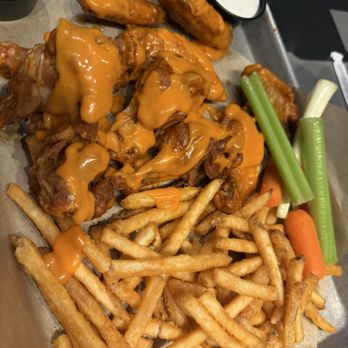 Buffalo Wild Wings - 10 piece wings - Chicken Wings Near Me - Northridge, California Buffalo Wild Wings - 10 piece wings - Chicken Wings Near Me - Northridge, California