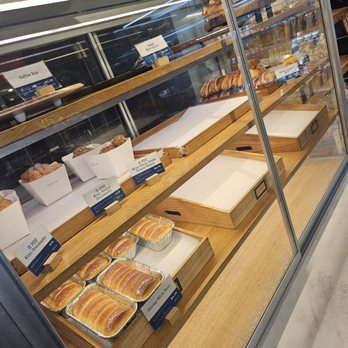 Paris Baguette - Pastries - Bakeries Near Me - Cincinnati, Ohio