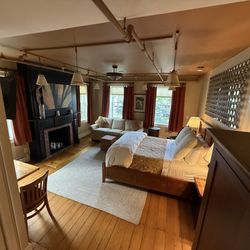 The Butler House - The Lounge. Private entrance, really comfy bed, lovely kitchenette with keurig coffee.