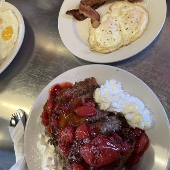 Jamie's Cafe - Deep-Fried Strawberry French Toast Special + over easy eggs + bacon - Cafes Near Me - Elk Grove, California