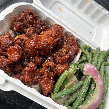 Dodah's Kitchen - General Tso's Cauliflower with green beans - Vegan Near Me - Baltimore, Maryland