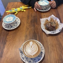 Rose cardamom latte - almond milk Unicorn milk - oat milk Pumpkin muffin (gluten free, vegan) Rose cardamom latte - almond milk Unicorn milk - oat milk Pumpkin muffin (gluten free, vegan)