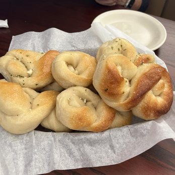 Pastafina - Stephenville - Garlic bread that comes when you get seated - Wine Bars Near Me - Stephenville, Texas