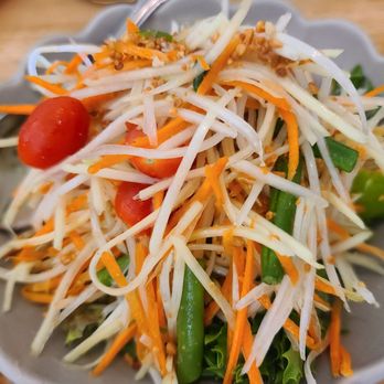 Basil & Co - Papaya salad - Thai Near Me - Diamond Bar, California