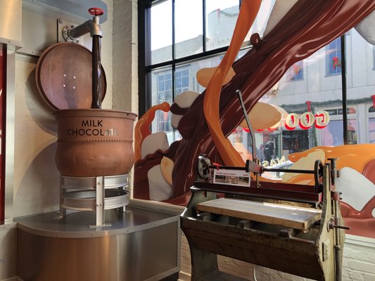 Goo Goo Chocolate Co by null