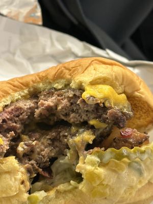 M Burger by null