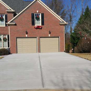 Brookes Concrete & Landscape - a driveway in a residential neighborhood - General Contractors Near Me - Acworth, Georgia Brookes Concrete & Landscape - a driveway in a residential neighborhood - General Contractors Near Me - Acworth, Georgia