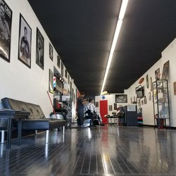 Stay Classic Barbershop - Very clean establishment. Smooth variety of music. Tidy.