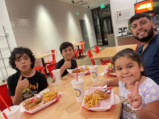 Dave's Hot Chicken by null