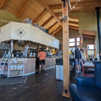 Insomnia Coffee - Inside - Coffee & Tea Near Me - Cannon Beach, Oregon