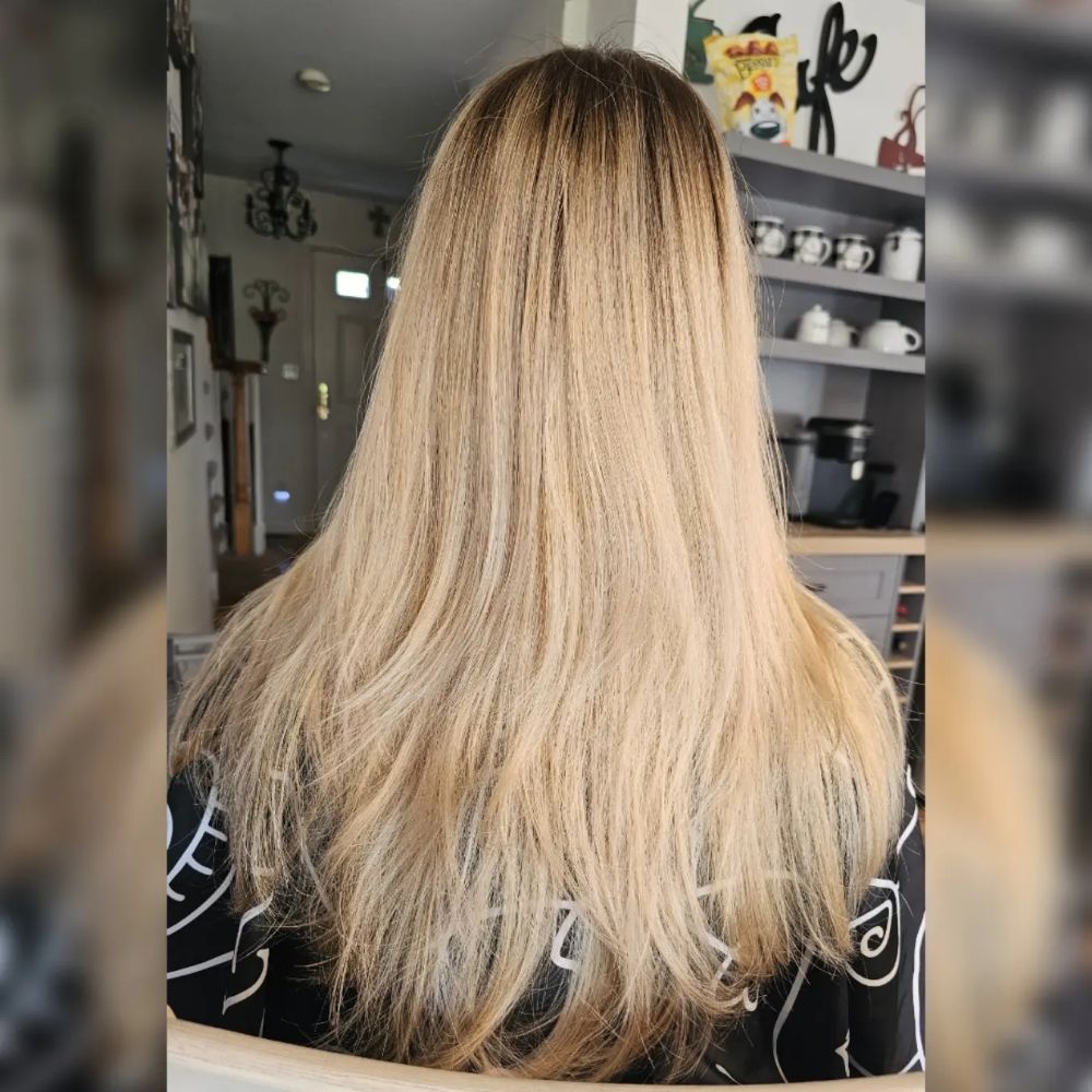 Lara's Freelance Hairdresser Logo