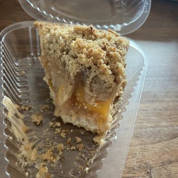 Yosemite Pie Company - A slice of peach pie that I'll be dreaming of for weeks to come. - Bakeries Near Me - Oakhurst, California