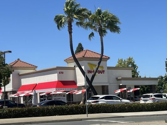 In-N-Out Burger by null