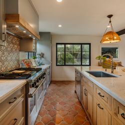 Citrine Casa - custom European Oak island