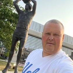 Larry Bird Statue - Craig Hockenberry