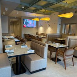 Ios Restobar - Indoor seating