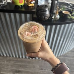 The Urban Cup - Strawberry mocha latte