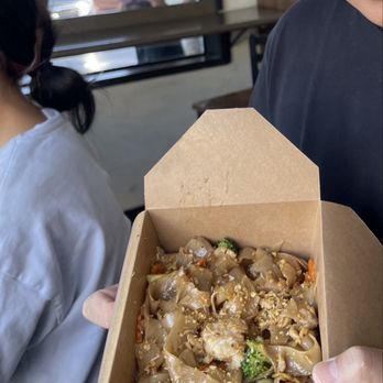 Easy Thai Bend - Yummy Pad See Eew - Thai Near Me - Bend, Oregon