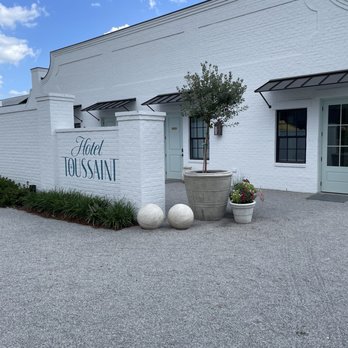 Hotel Toussaint - Hotels Near Me - Saint Francisville, Louisiana