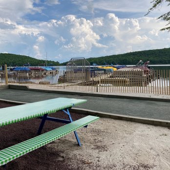 Boulder View Tavern - Outdoor patio - American Near Me - Lake Harmony, Pennsylvania