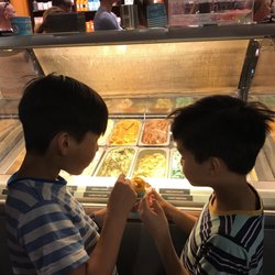 Chocolateria San Churro - Eating Green tea- mango-candy carnival ice cream