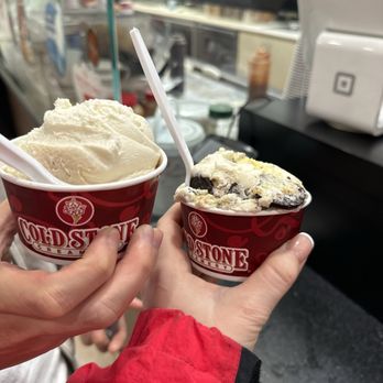 Cold Stone Creamery - two people holding ice cream cones - Ice Cream & Frozen Yogurt Near Me - Cooper City, Florida