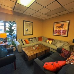BreakAway Health - Intimate group room and hang out lounge for clients
