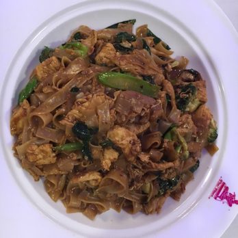 Thai Place - Pad See Ew with chicken - Thai Near Me - Overland Park, Kansas Thai Place - Pad See Ew with chicken - Thai Near Me - Overland Park, Kansas