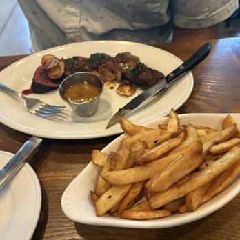 Mako's On The Creek - Steak and fries - New American Near Me - Cibolo, Texas