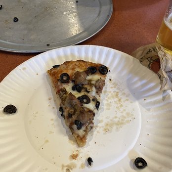 Mountain Mike's Pizza - I can't be leave I ate all of the small pizza.  It was so good - Pizza Near Me - Merced, California