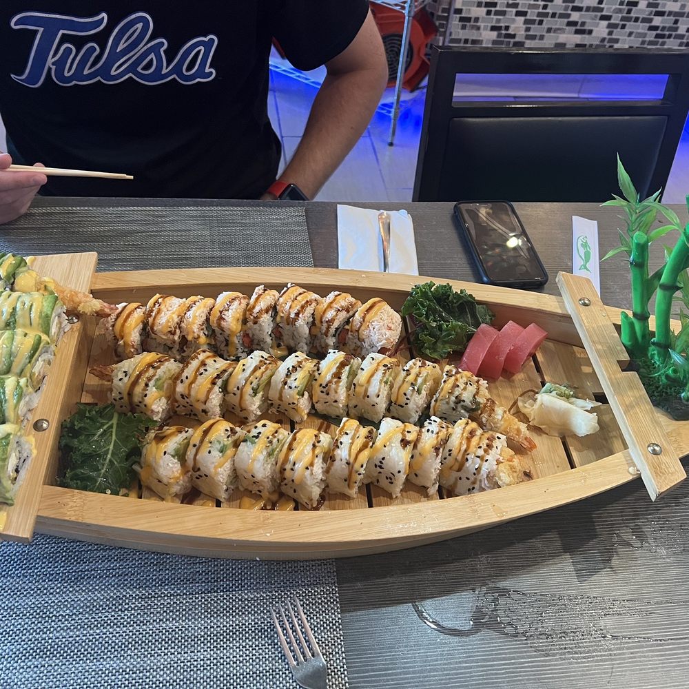 Hawaiian Roll, Sunset Hollywood Roll, Spicy Couple roll Hawaiian Roll, Sunset Hollywood Roll, Spicy Couple roll