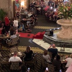 Blues City Tours - Ducks marching down the red carpet to the pond in the Peabody Hotel