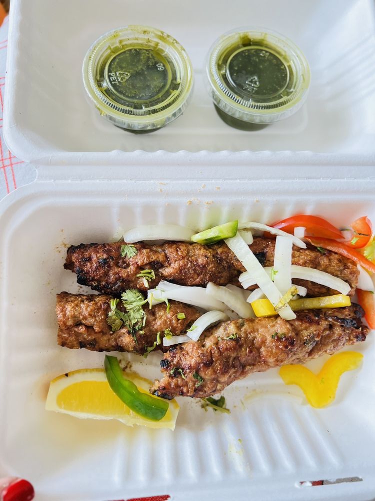 Raja's Indian Grill Logo