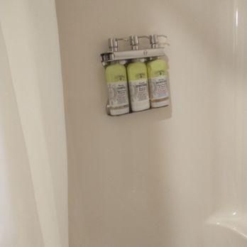 Holiday Inn Express Clanton - Need shampoo and other shower gels, they have them covered. - Hotels Near Me - Clanton, Alabama